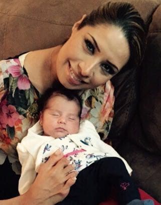 Ella difruta día a día de las maravillas de la maternidad.