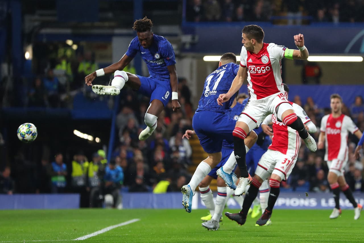 Tammy Abraham del Chelsea anota golazo.