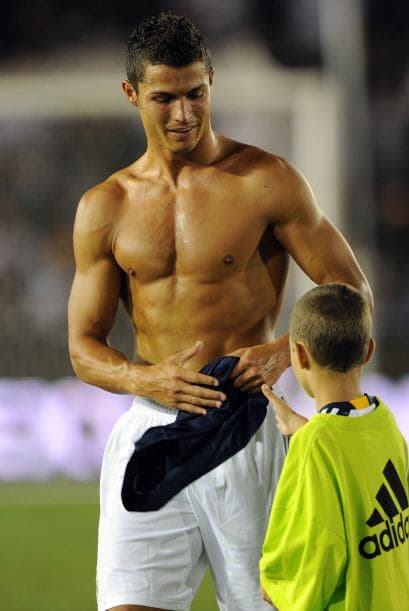 Pidió a sus seguidores que colaboren con las organizaciones que tienen programas de ayuda a estos pequeños.