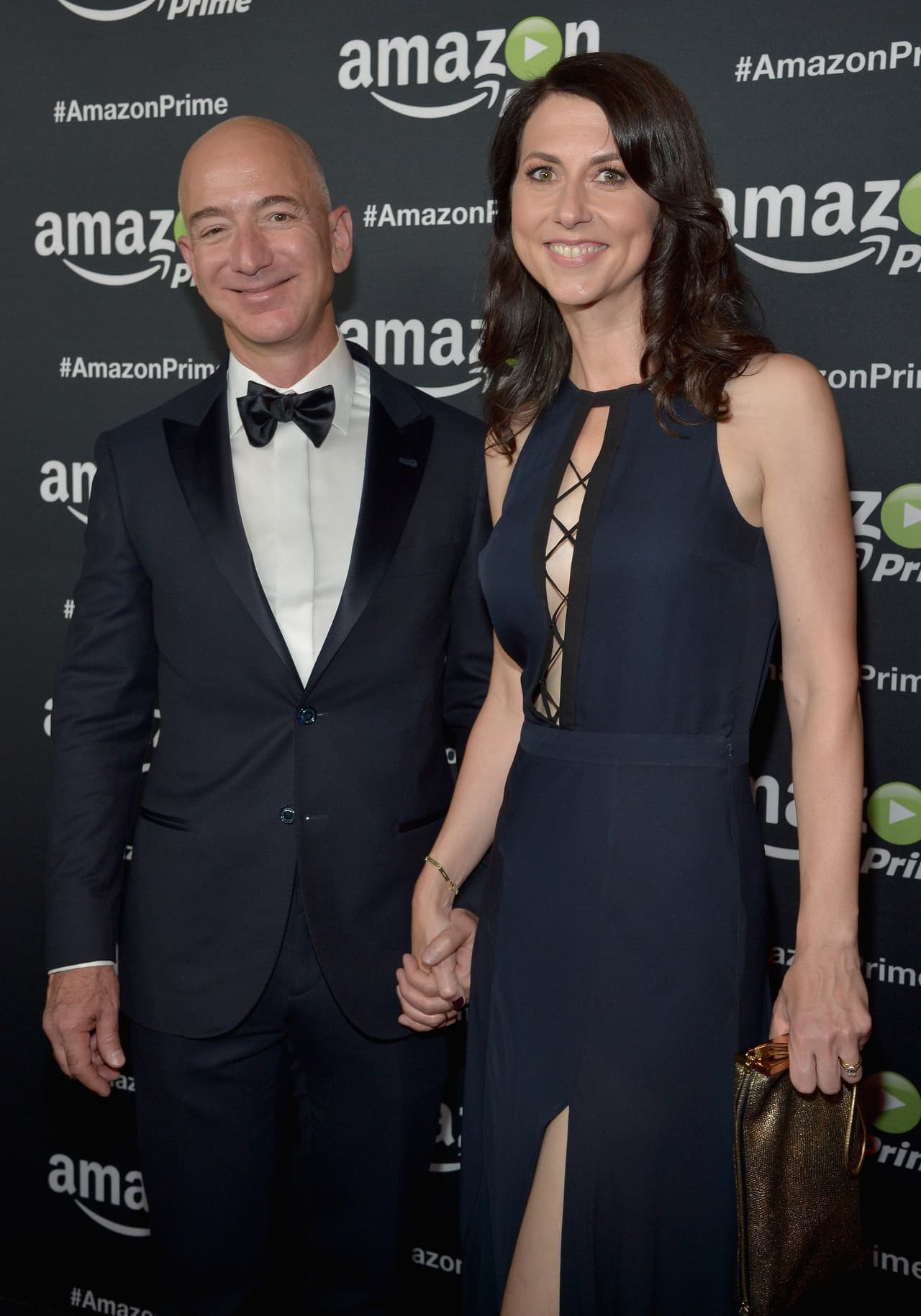 <b>#4 Jeff Bezos y MacKenzie Scott</b>
<br>En 1992, cuando el creador y presidente de Amazon trabajaba para D.E. Shaw, tuvo la oportunidad de entrevistar a MacKenzie Scott. Poco después de esta entrevista laboral, el amor nació entre los dos.