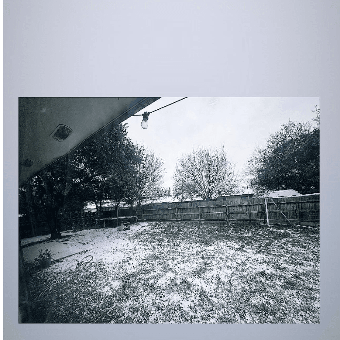 La tormenta invernal trajo una densa capa de nieve que cubrió la ciudad y varias zonas del centro de Texas.
<br>
<br>Usuarios de Univision enviaron las imágenes de cómo vivieron la primer nevada del 2025.