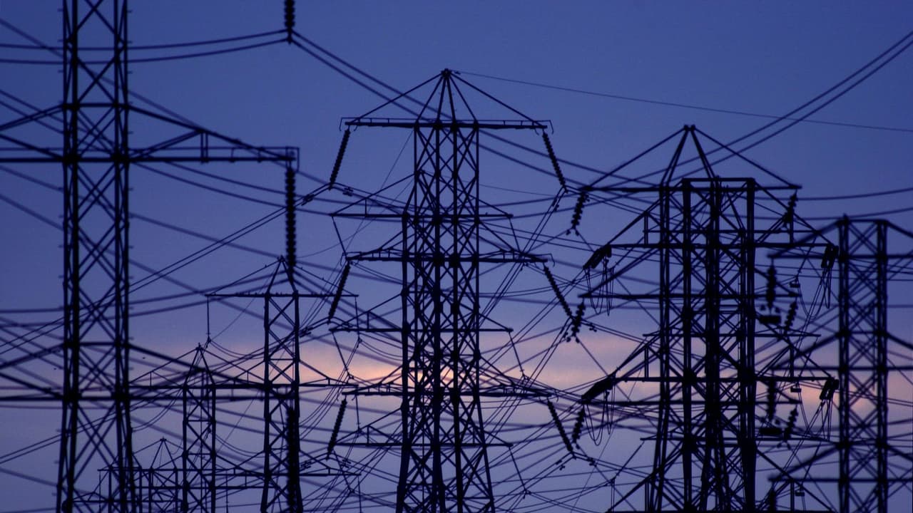 Mantén tu celular cargado y revisa detectores de monóxido de carbono: qué hacer en caso de un apagón