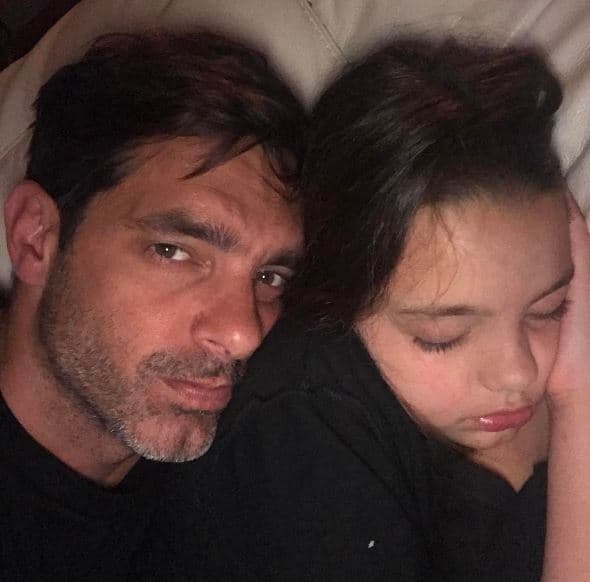 Al contrario de Gaby, el actor venezolano Cristóbal Lander no se cansa de publicar cada momento que pasa al lado de su pequeña Oriana.