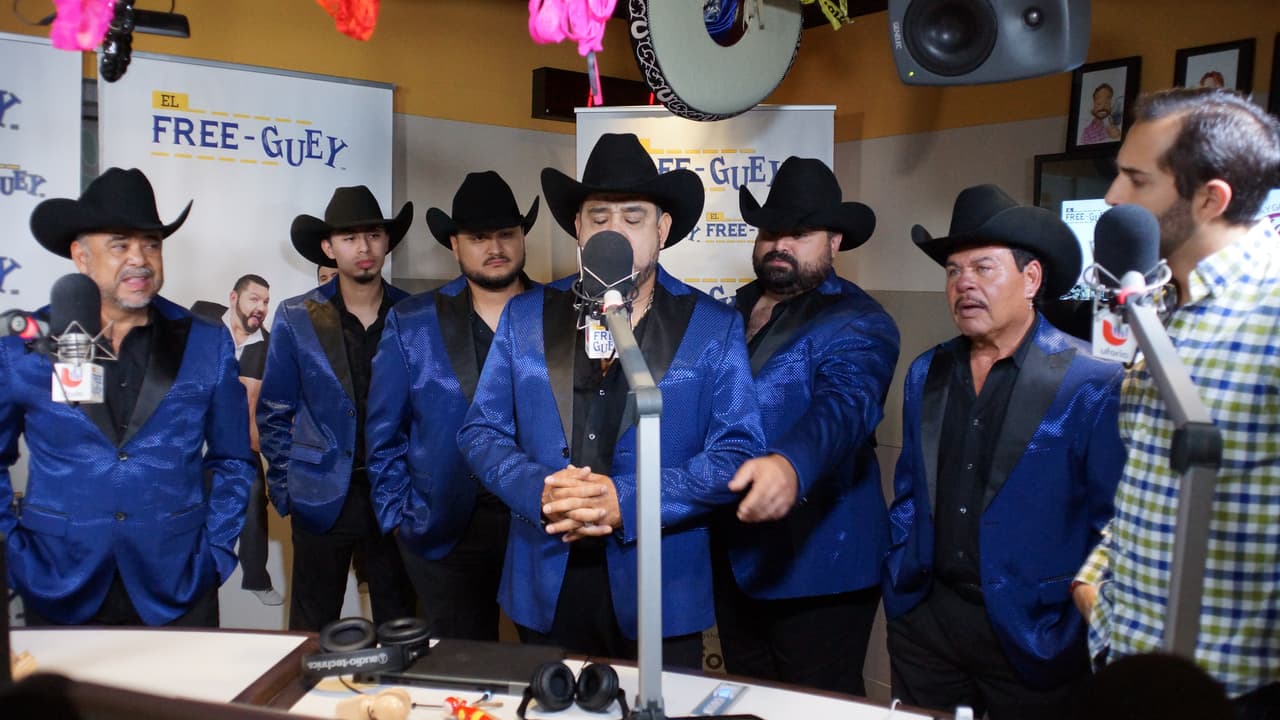 Los tres locutores se la pasaron 🎶 "fine, fine, fine, very good, very good, very good, very, very, very, very good" 🎶 con Los Rieleros de Norte.