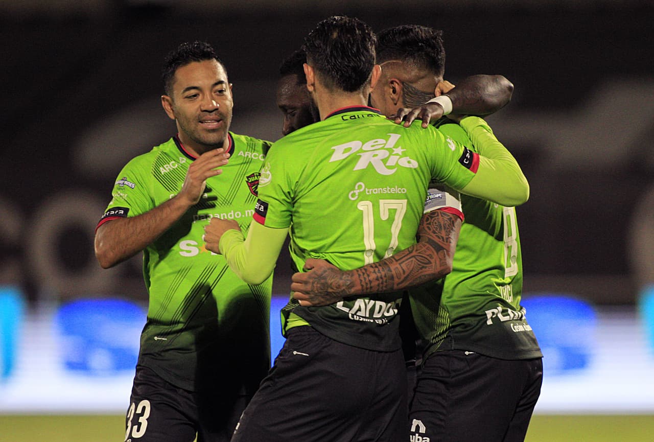 Lezcano recibió un balón en el área chica para ‘machucarlo’ con la pierna izquierda.