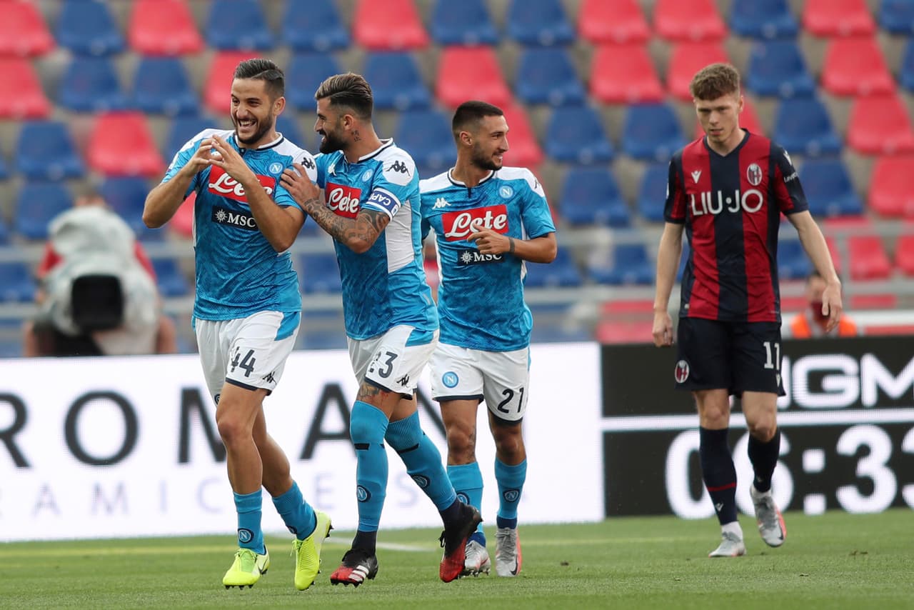 Apenas a los 7’ de juego se rompió el cero en el marcador. Politano cobró un tiro de esquina para que Manolas se tendiera y rematara en el área chica con un testarazo.