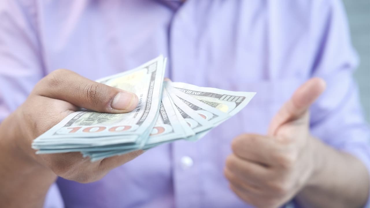 <b>Si la actividad genera dinero</b> y 
<b>se debe determinar </b>cuánto es el monto de 
<b>es</b>as ganancias
<b> para reportarlo al IRS.</b>