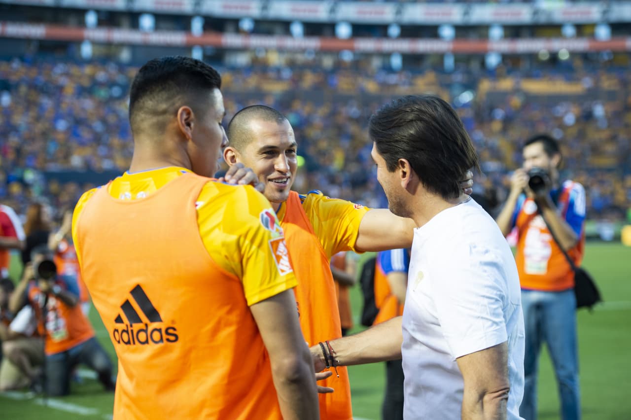 El argentino es reconocido y respetado en el medio mexicano porque fue goleador con Pumas UNM del Clausura 2004, cuando también fue campeón. En 2006, ya con Toluca, volvió a ser artillero y ganó el Campeón de Campeones.