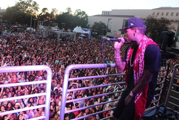 Kid Ink performed high above the crowd from the Coors Light stage! See exclusive pics of his high energy performance!