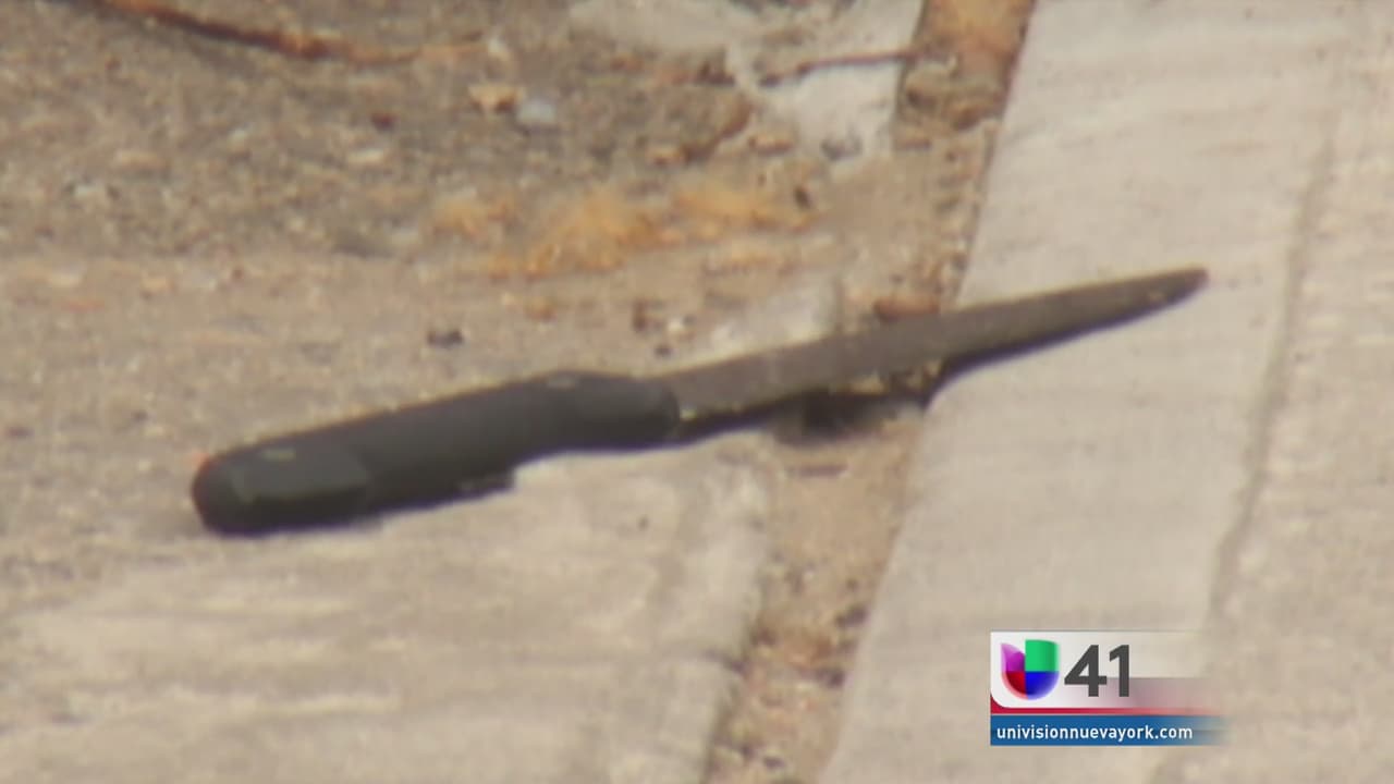 Mujer fue acuchillada en el cuello por desconocido en Brooklyn