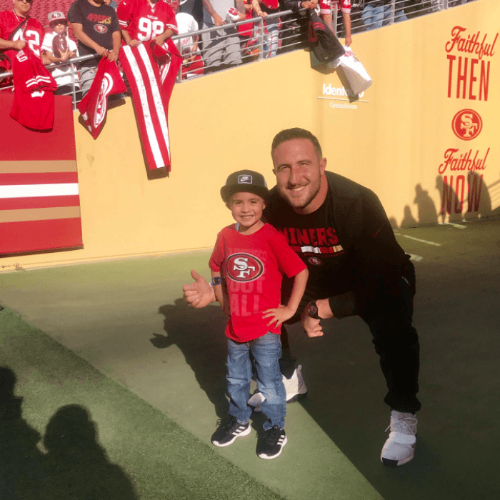 A Saúl Langarica un trabajador del estadio le regaló pases para llevar a su hijo al campo y le toco conocer a Joe Staley y Richard Sherman.