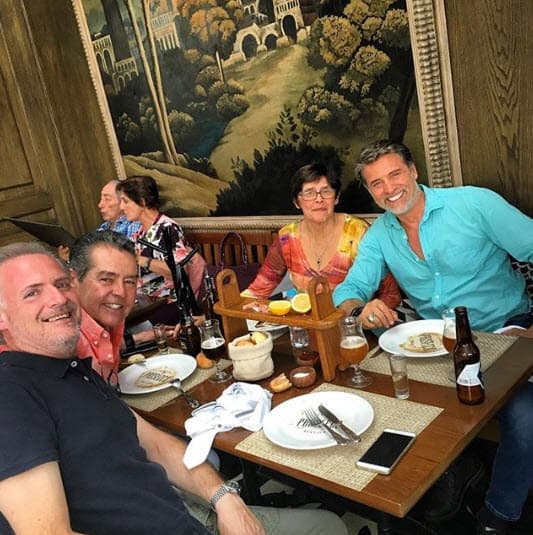 Lo que ha dejado sorprendidos a sus seguidores es el gran parecido que tienen los hermanos.