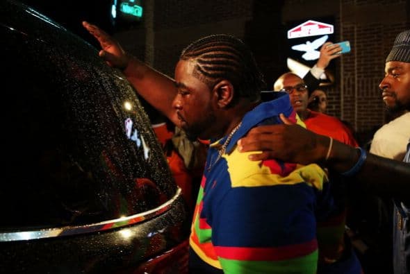 Familiares despidieron a Eric Garner, el hombre que murió bajo custodia de la policía en Staten Island. La agencia municipal que investiga las acusaciones de abusos por parte de la Policía anunció que está estudiando miles de quejas que ha recibido en los últimos años por el uso de técnicas de asfixia para la inmovilización de sospechosos.