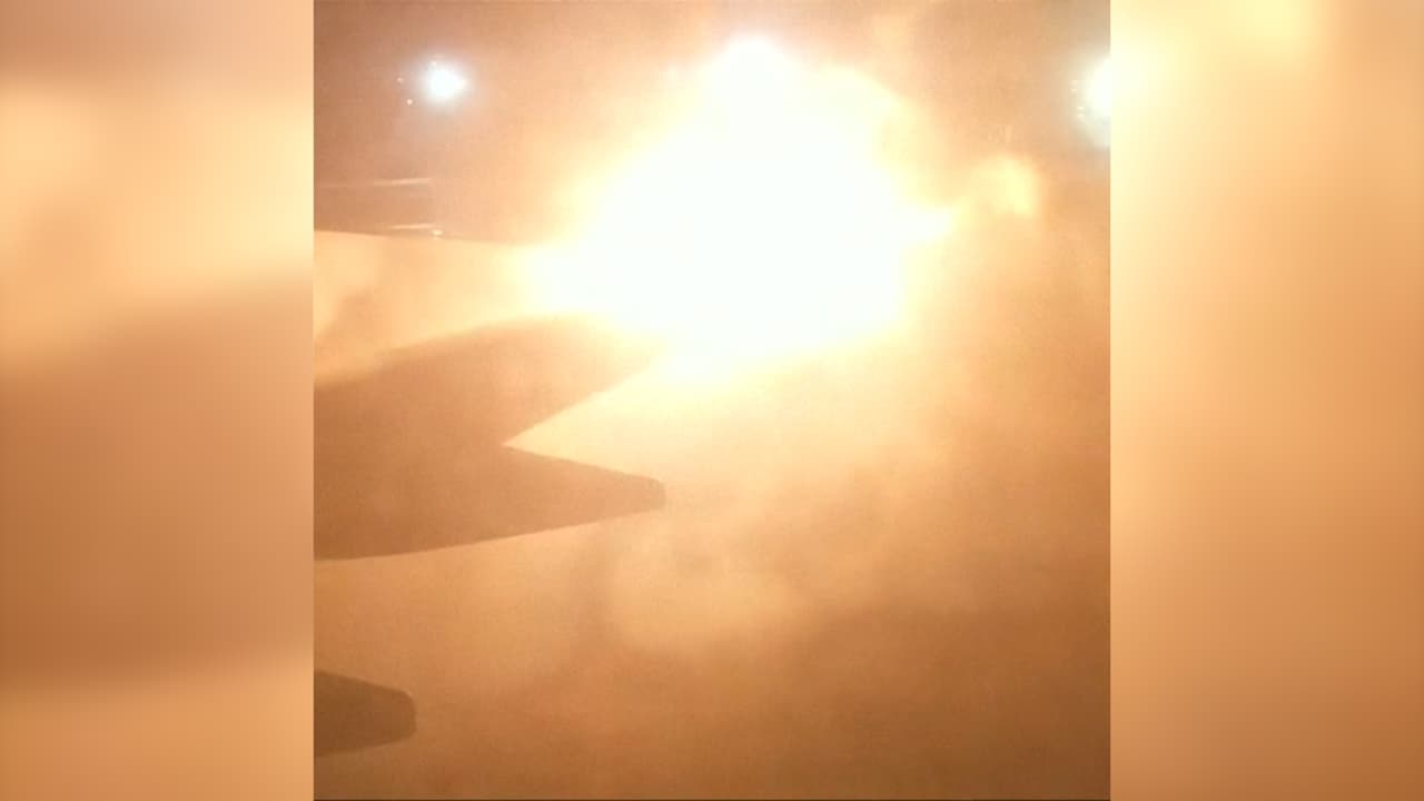 Dos aviones chocan en la pista del aeropuerto de Toronto: 168 pasajeros desalojados por las rampas de emergencia