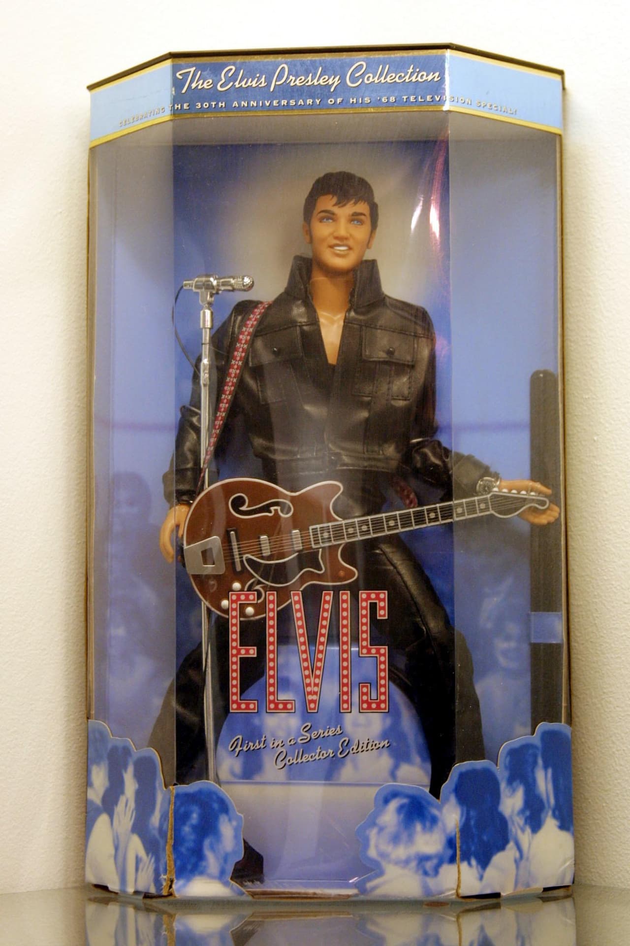 Este, es sólo uno de los modelos de muñecos, que existen del 'Rey del Rock & Roll'.