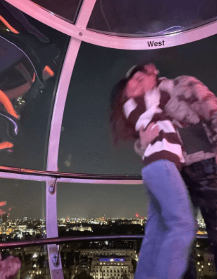 Al inicio de su relación, los tórtolos se mantuvieron alejados del ojo público; sin embargo, con el paso del tiempo comenzaron a publicar fotos en Instagram.