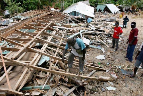 El tsunami más devastador que han sufrido las islas Salomón hasta la fecha se produjo el 24 de abril de 2007, tras un sismo de 8.1 grados, donde murieron 52 personas y unas cinco mil tuvieron que ser evacuadas de sus aldeas destruidas.