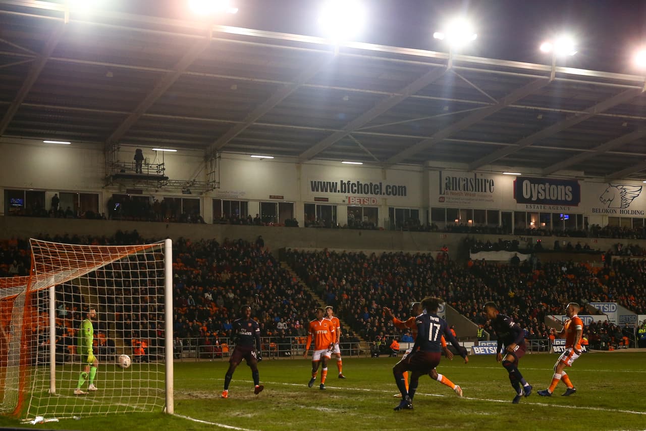 La primera anotación llegó al minuto 11 con Joseph Willock a través de esta definición en el segundo palo.