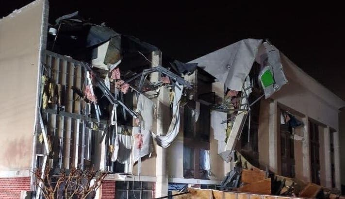 Potente tornado deja al menos un muerto, heridos y graves daños estructurales en Alabama