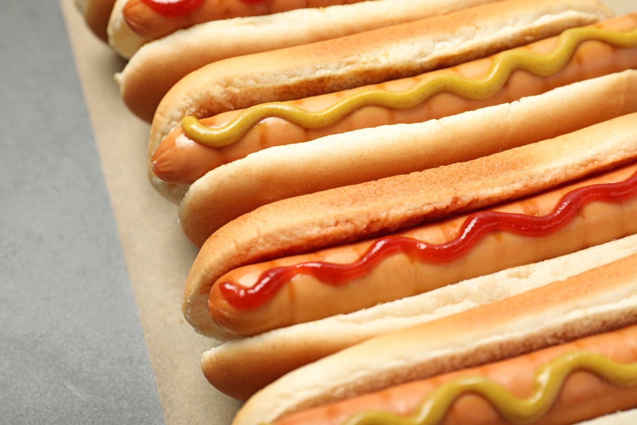 Retiran de Walmart y otras tiendas panes de hambuguesas y perros calientes por temor a presencia de plástico