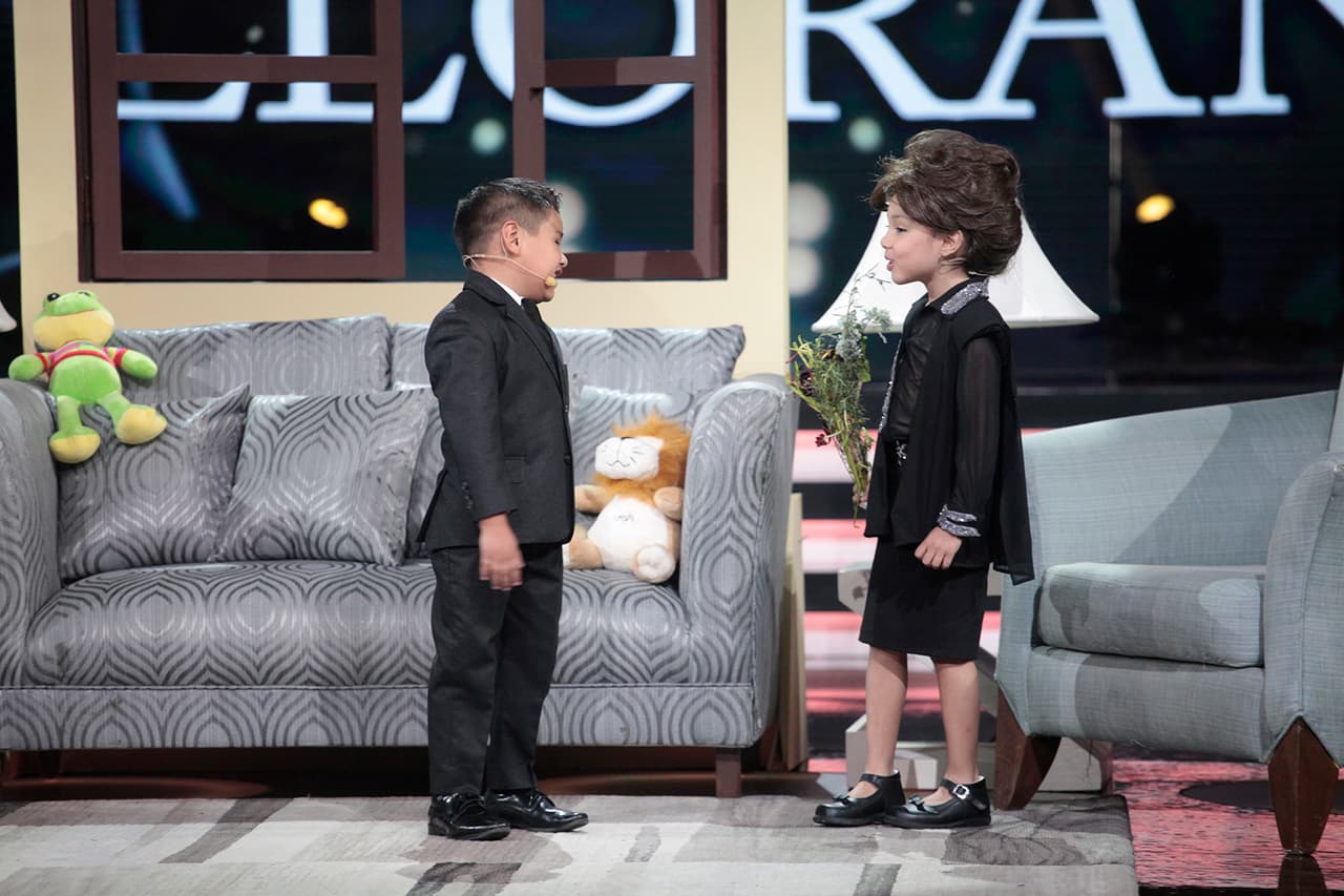 En este capítulo de Pequeños Gigantes, Verónica Castro fue la más celebrada. 'Mala noche no', 'Rosa Salvaje' y 'Los ricos también lloran' fueron los títulos con los que la producción del reality le rindió homenaje.