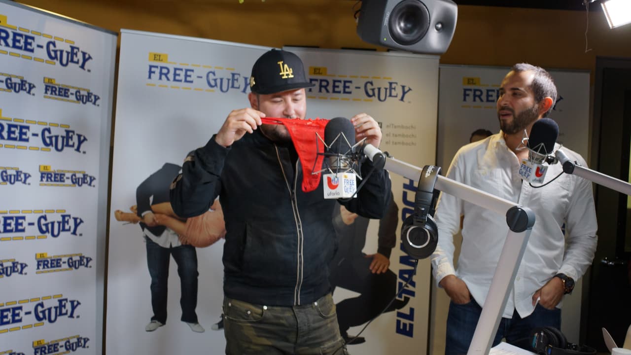 Roberto Tapia llegó al Free-guey show con nuevo sencillo y se armó tremenda fiesta.