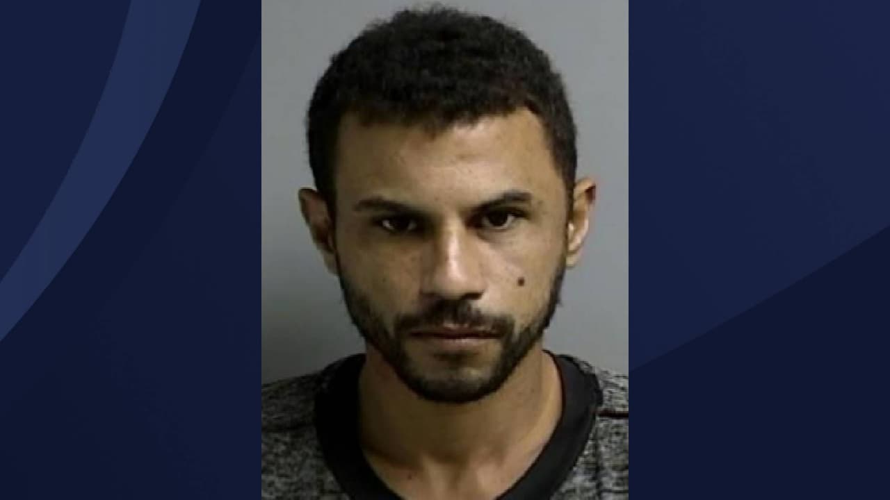 <b>Omar Shalim Gómez Reyes</b> es buscado por Violencia Doméstica con una fianza de $10 mil.