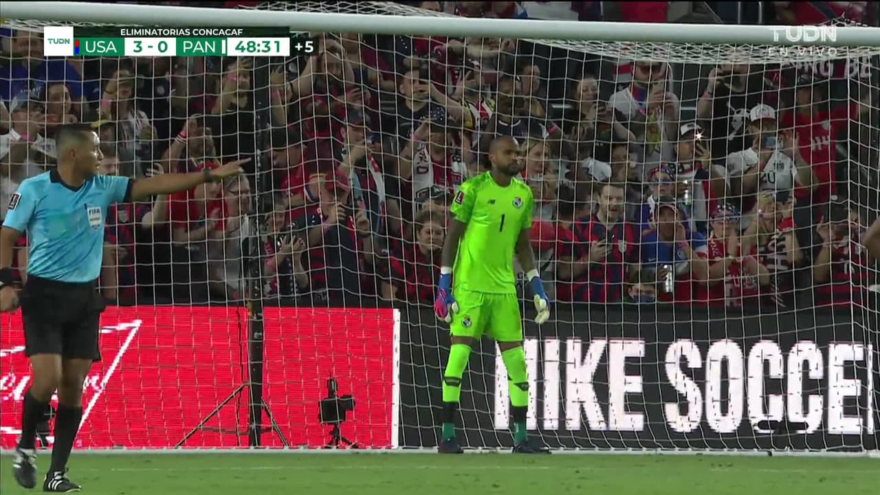 ¡GOL!  anota para Estados Unidos. Christian Pulisic
