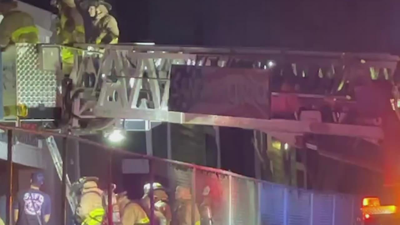 Incendio en complejo de apartamentos deja sin hogar a una mujer