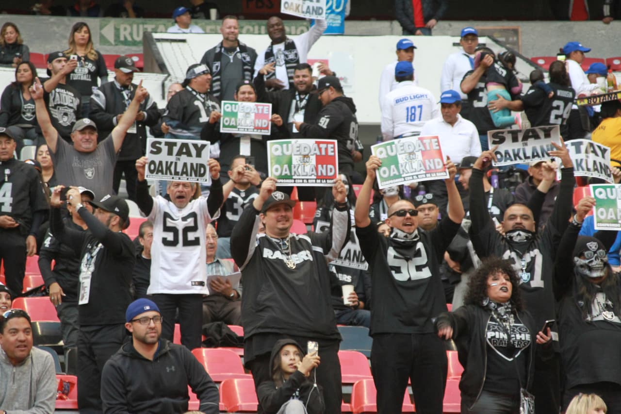 Miles de aficionados y apasionados de la NFL se dieron cita en el estadio Azteca para presenciar el duelo de Monday Night entre Raiders y Texans.