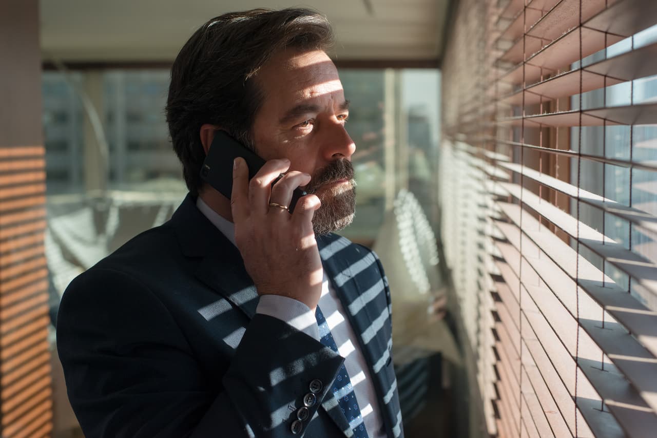 En "La Embajada" todo se complica cuando hay dinero público