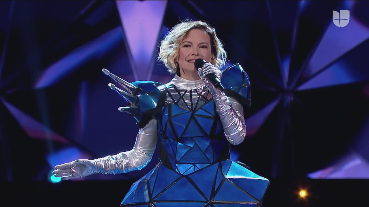 Yuri acertó con su apuesta. Todos en el estudio despidieron a esta gran cantante de pie y ella agradeció por la experiencia inigualable al participar en ¿Quién Es La Máscara?