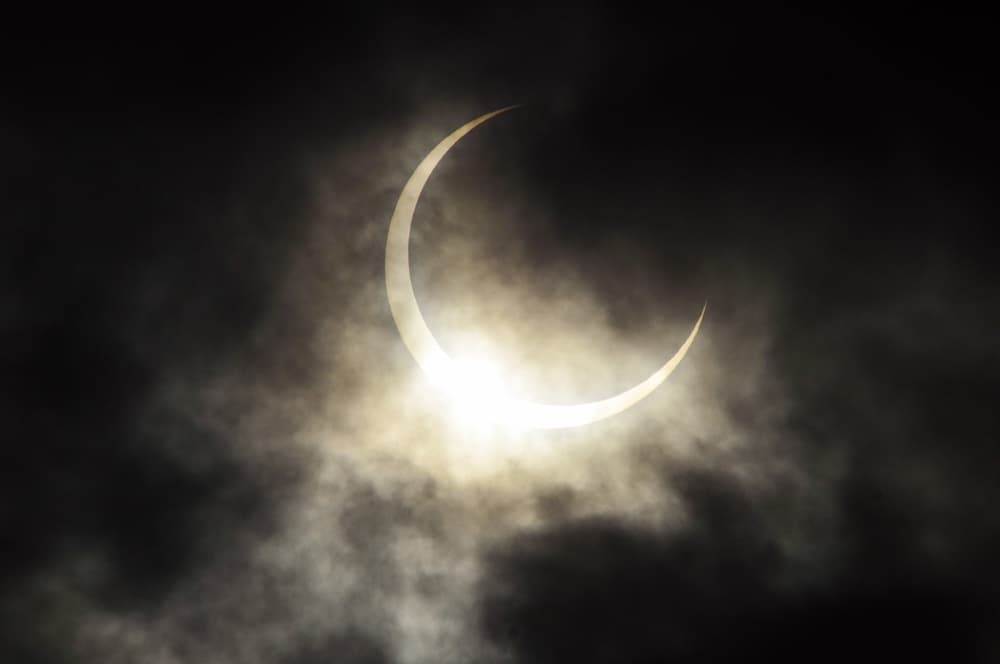 Como dato curioso en este ciclo ocurrirá el eclipse lunar más largo del siglo, un día después que Mercurio entre retrógrado, y será en Acuario, el opuesto de Leo, todo un interesante paisaje astral.