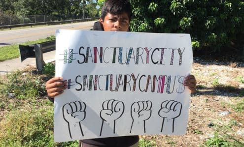 Las dificultades que tendrían los 'campus santuario' para proteger a estudiantes indocumentados