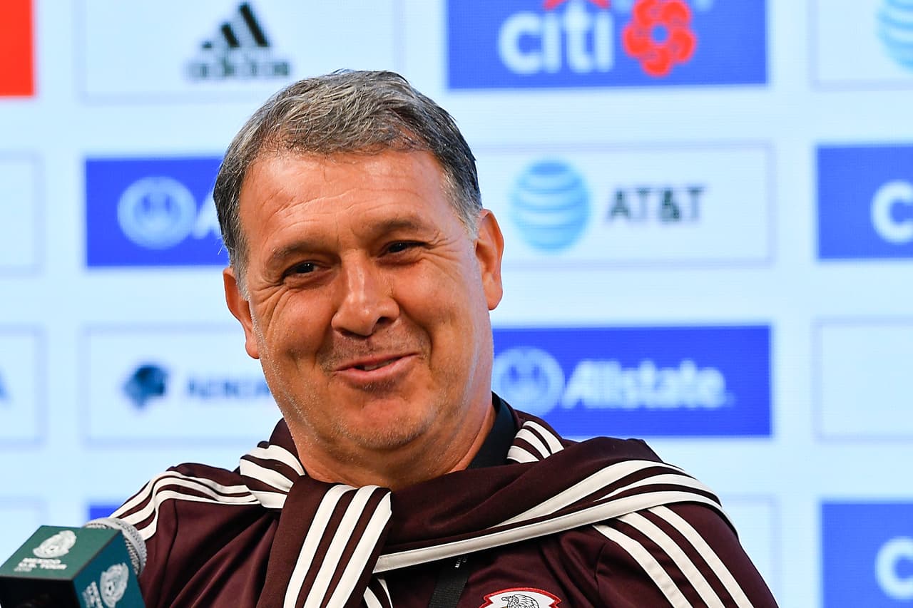 El entrenador de la Selección de México, el argentino Gerardo 'Tata' Martino, conversó esta tarde en Atlanta con la prensa de cara a su partido de preparación contra Venezuela y dando detalles de cómo su lista final para la edición 2019 de la Copa Oro está quedando diseñada. Así reaccionó el técnico del Tri.
