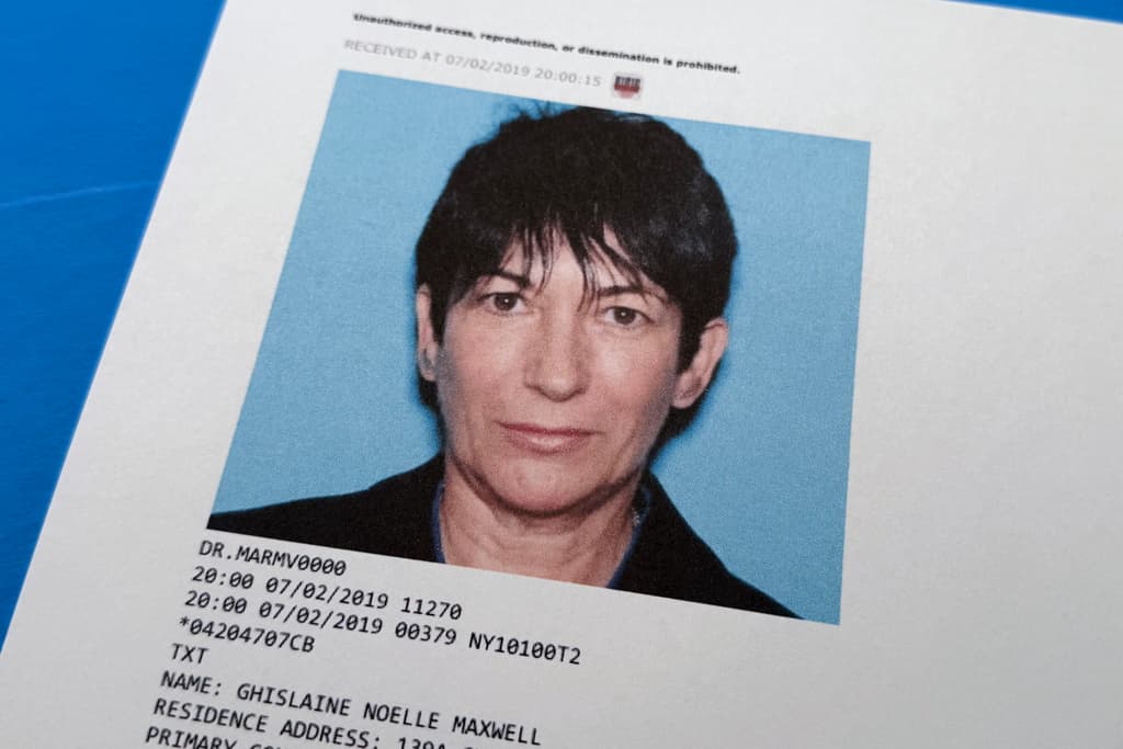 Ghislaine Maxwell rechaza la publicación de más documentos sobre Epstein y llama inconstitucional la ley para su divulgación