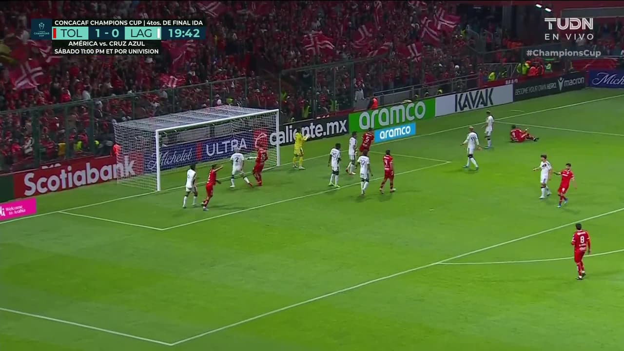 ¡TIRO ATAJADO! disparo por Federico Pereira.