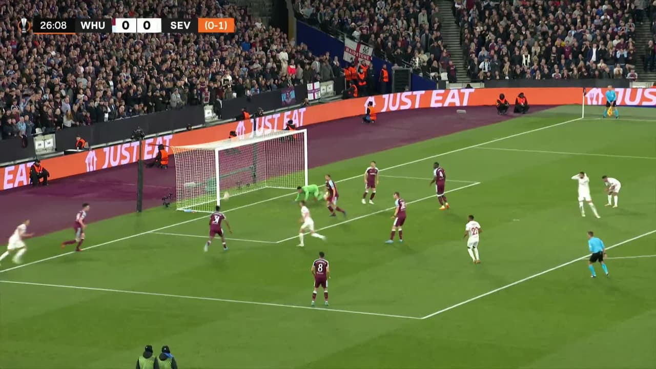 ¡TIRO ATAJADO! disparo por Youssef En-Nesyri.