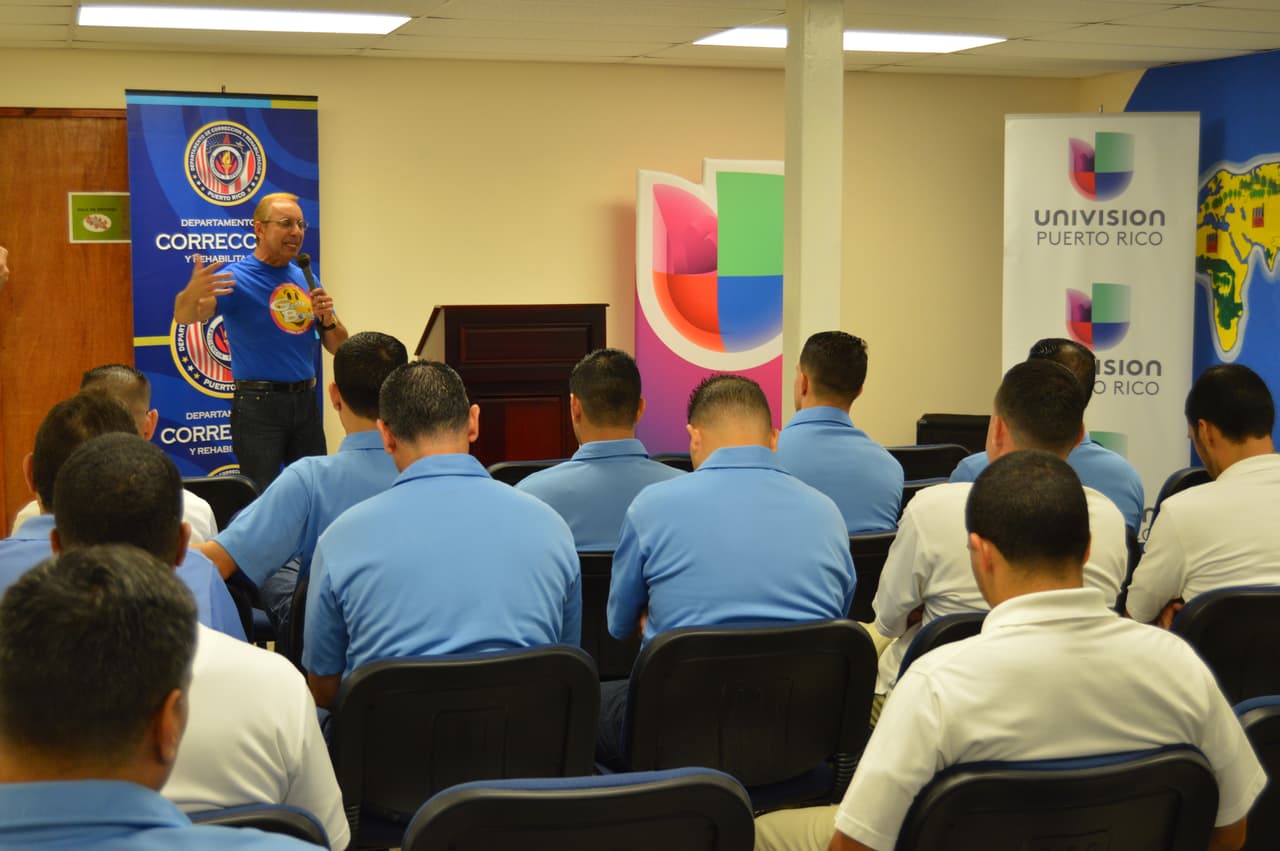 El Maratón de Gente Buena es el principal proyecto de responsabilidad social y ayuda comunitaria de Univision Puerto Rico. Fue creado en el 2009 con el propósito de promover el voluntariado en la sociedad puertorriqueña y devolverle a la comunidad.