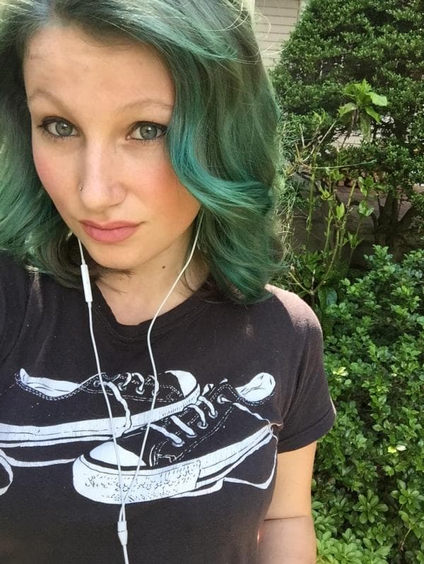 "Chelsea y su perro Bear. Vistos por última vez en Nyack, Nueva York".