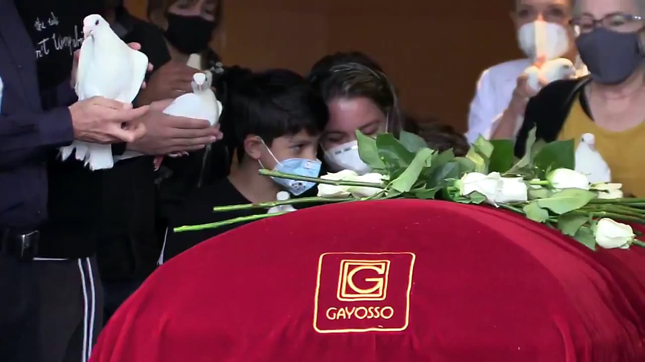 El día del servicio fúnebre, las
<b><a href="https://www.univision.com/famosos/en-imagenes-asi-fue-el-ultimo-adios-a-xavier-ortiz-exintegrante-de-garibaldi-fotos" target="_blank"> imágenes de Xavier Jr. frente al féretro</a></b> de su papá, sosteniendo en brazos a su mascota, conmovieron a muchos.
<br>