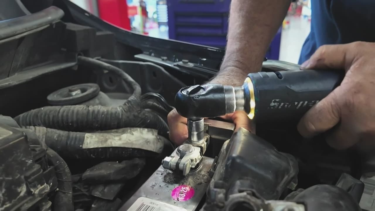 Cuida tu auto: mecánico da recomendaciones clave sobre frenos, aceite y tipo de gasolina adecuada