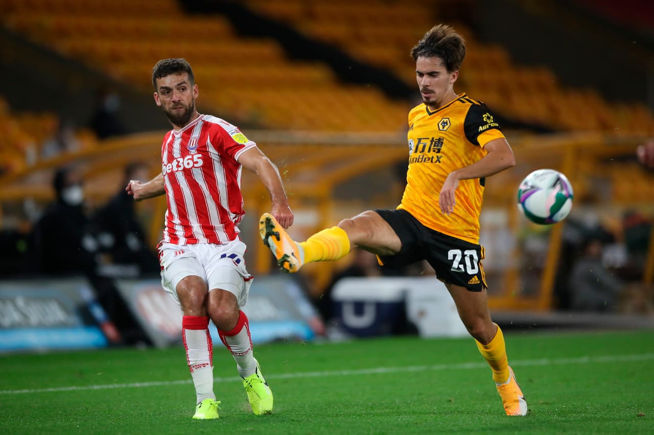 Wolverhampton cae ante Stoke City y se despiden de la EFL Cup | Raúl Jiménez ingresó al campo a los 69’ de juego. Jacob Brown 86’ marcó el tanto del triunfo que mandó a casa a los Wolves.