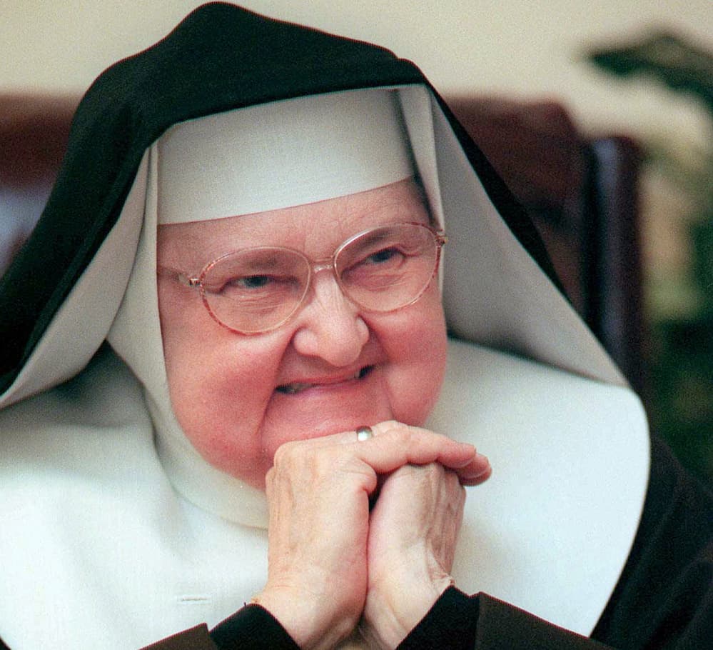 Muere la madre Mary Angelica, fundadora de una red de medios televisivos católicos 
