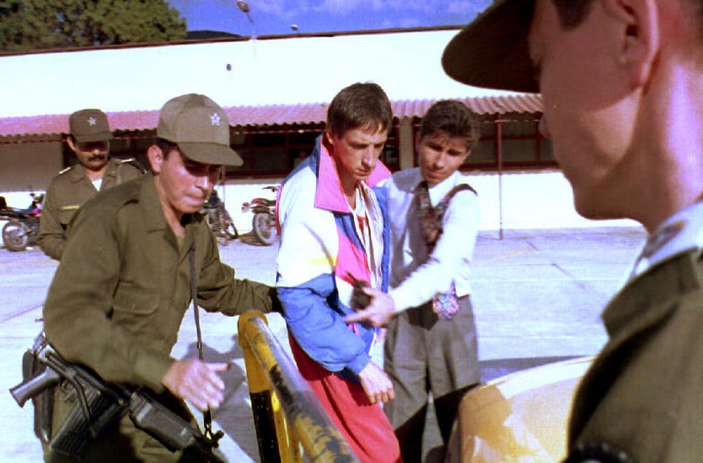 Este grupo era un conjunto conformado por paramilitares, ex trabajadores de Escobar y que comenzaron a ser apoyados por el Cartel de Cali.