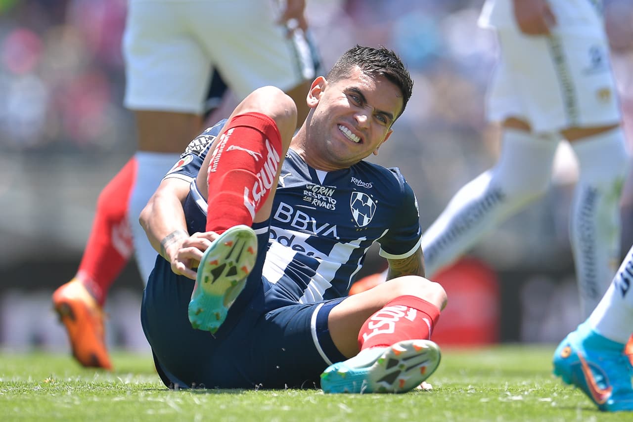 A pesar de haber jugado con 10 futbolistas la mayor parte del juego por la expulsión de Juan Ignacio Dinenno, los Pumas lograron una vital victoria ante Rayados.