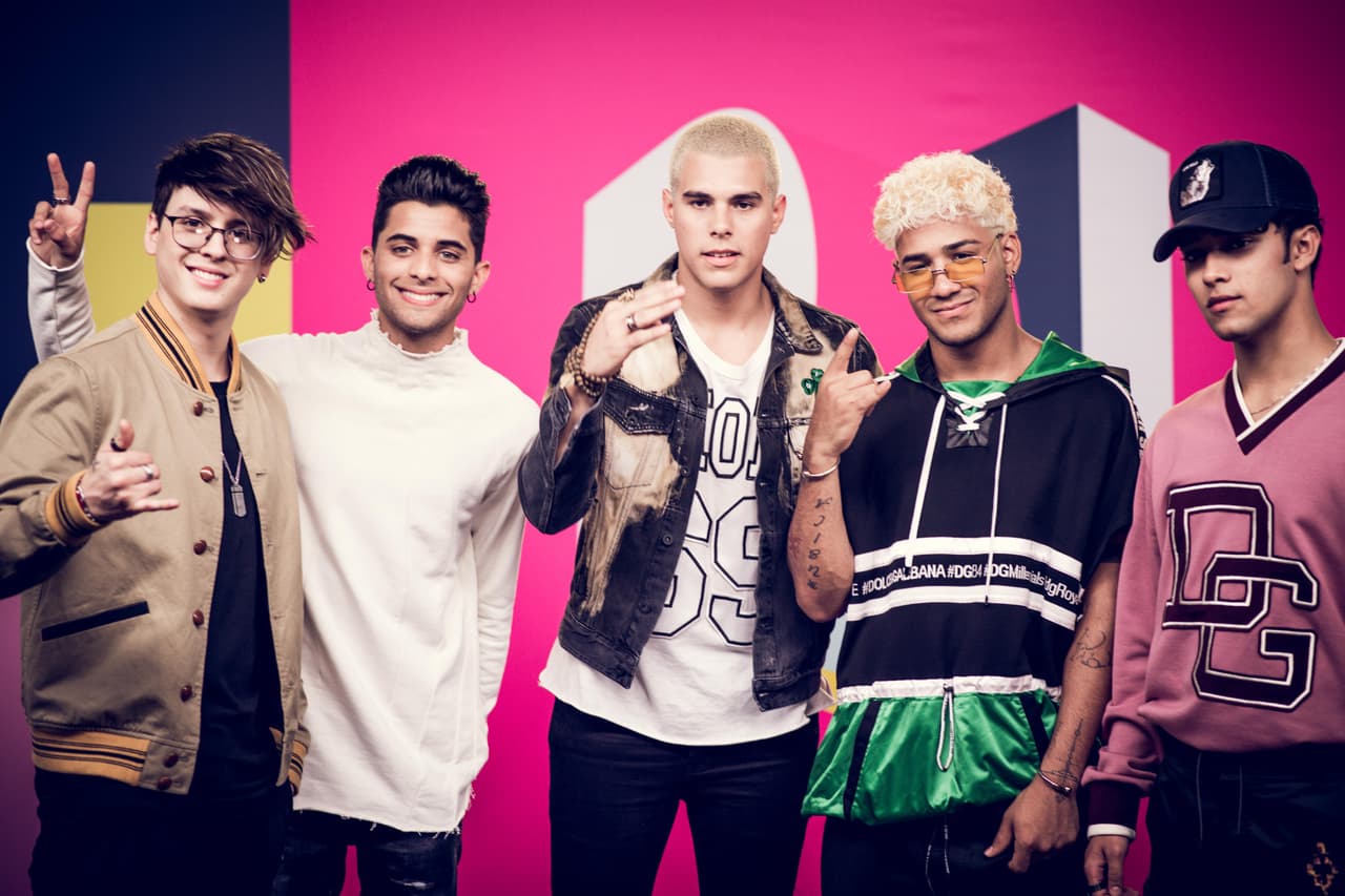 Los chicos de CNCO causaron sensación cuando desfilaron por la alfombra.