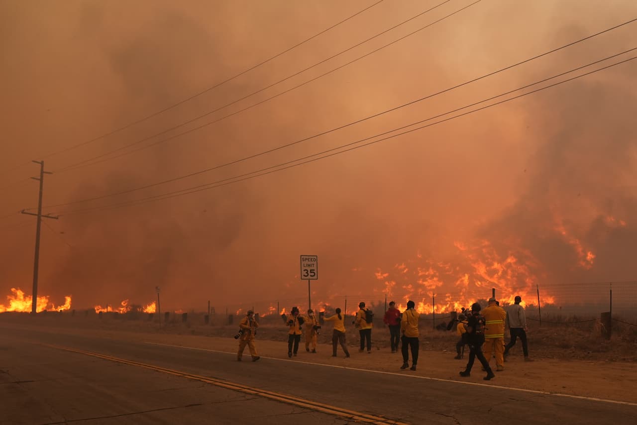 <b>Área afectada</b>: Más de 10,000 acres han sido consumidos en menos de 48 horas.