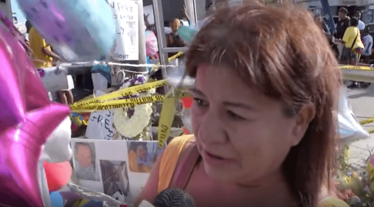 “Me duele tanto lo que está pasando”, dijo Patricia Cabral a Univision34 Los Ángeles. Cabral está embarazada y tiene un pequeño de 11 meses y aun cuando no conocía a las víctimas, se acercó a la zona de la tragedia, en la intercepción de La Brea y Slauson, a ofrecer sus respetos a las víctimas.