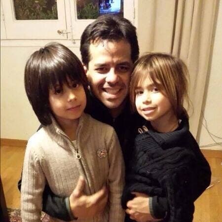 Jorge Viera es papá de mellizos y esta es una de las fotografías que sacó del baúl de los recuerdos y la compartió en redes sociales.